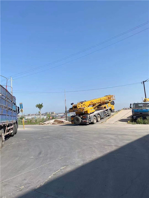 延边25吨吊车的租赁价格大概是多少？